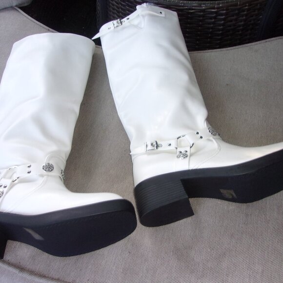 PINK KISS WHITE FAUX LEATHER BUCKLE ACCENT KNEE HIGH LADIES BOOTS SZ 9 BRAND NEW - Picture 4 of 6